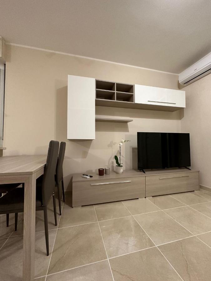 Desenzanino Apartment Twelve Desenzano del Garda Bagian luar foto